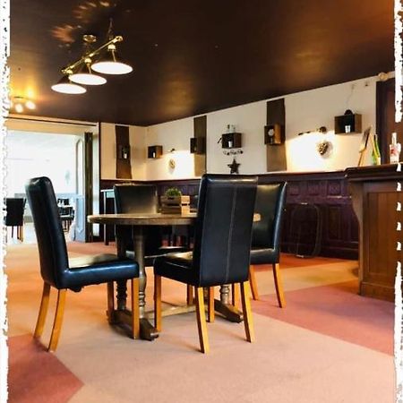 Hotel Le Bretagne Et Restaurant Le Papillon Gorron Eksteriør billede